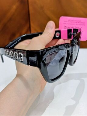 NWT Betsey Johnson Chunky Grommet Sunglasses